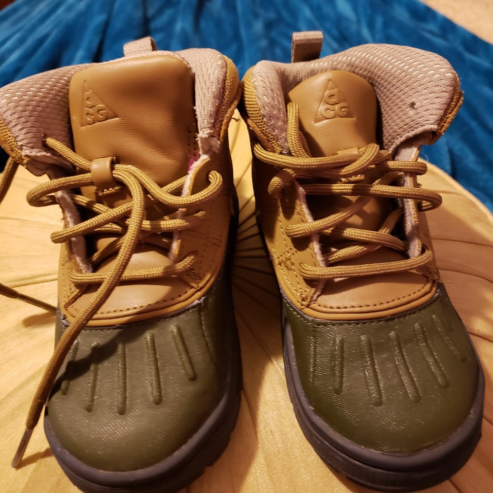 Nike Rain Duck